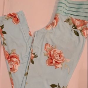 Cute booty lounge Small baby blue floral leggings